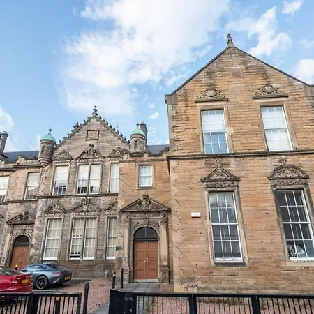 Charming 2-bedroom Flat In The Heart Of - Pass The Keys * Edinburgh