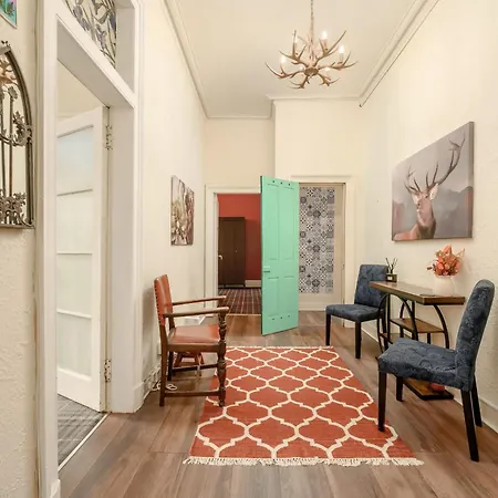 Eyre Crescent 3 Bedroom - New Town,