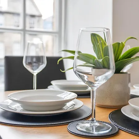 Stylish City-centre Two-bedroom *