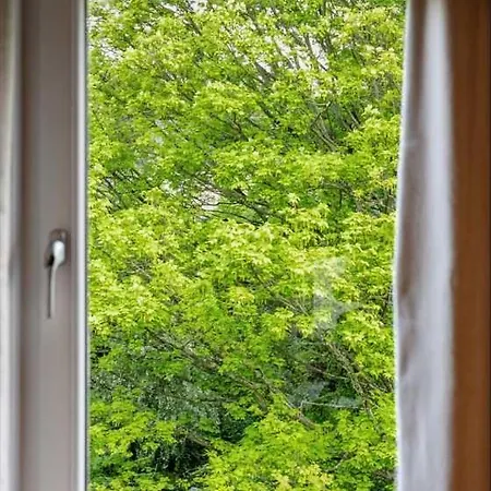 Appartement River View In Stockbridge With Parking And Study