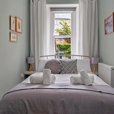Stylish 2-bed Эдинбург