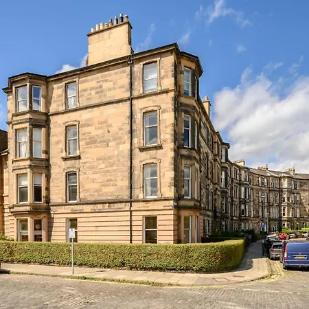 Eyre Crescent 3 Bedroom - New Town,