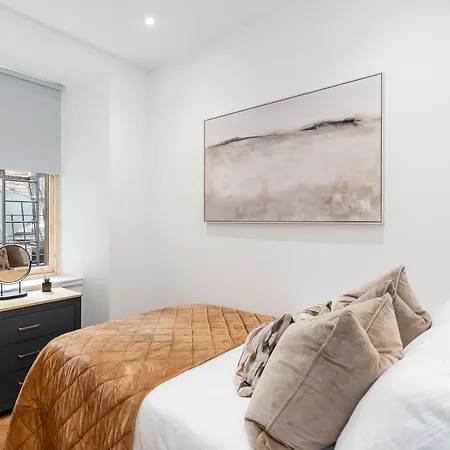 Stylish City-centre Two-bedroom *