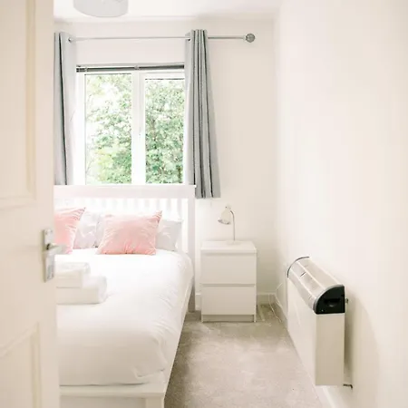 Homely 3 Bed With Private Parking Off Leith Walk Appartement