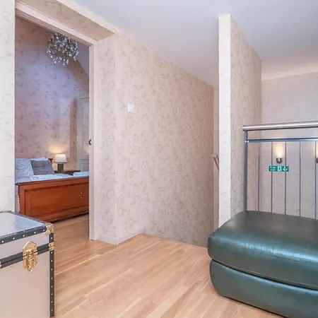 Charming 2-bedroom Flat In The Heart Of - Pass The Keys Appartement *