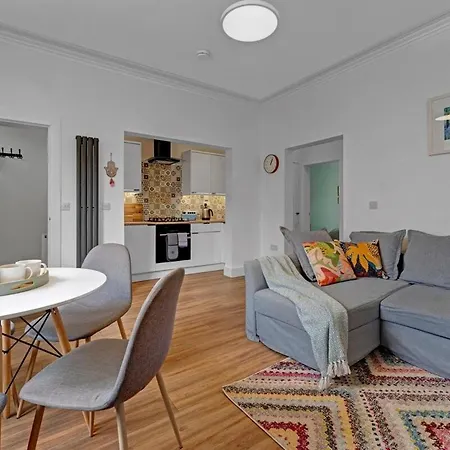 Stylish 2-bed * Эдинбург