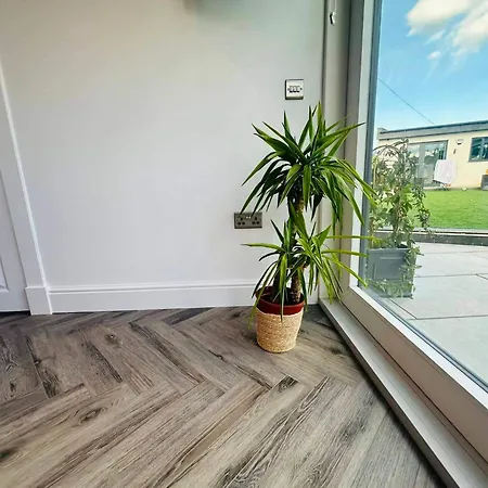 'the Garden Room' Sleeps 2 - Wifi Parking *