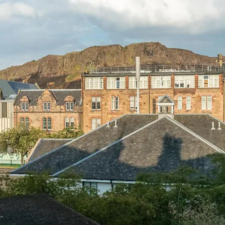 Charming 2-bedroom Flat In The Heart Of - Pass The Keys Apartman *