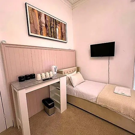 The Auldstone House 3* Edinburgh