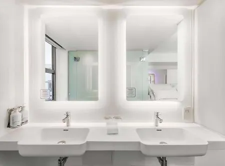 ホテル Yotel