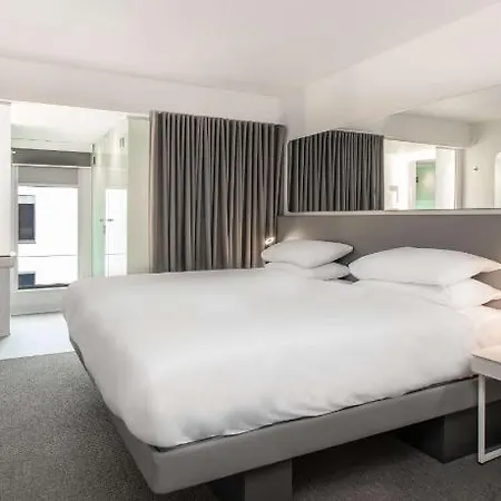 Yotel ホテル 4*