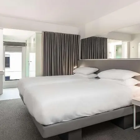 Yotel ホテル 4*