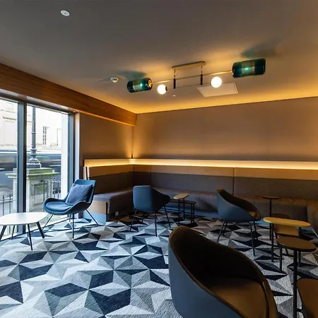 Yotel 4*