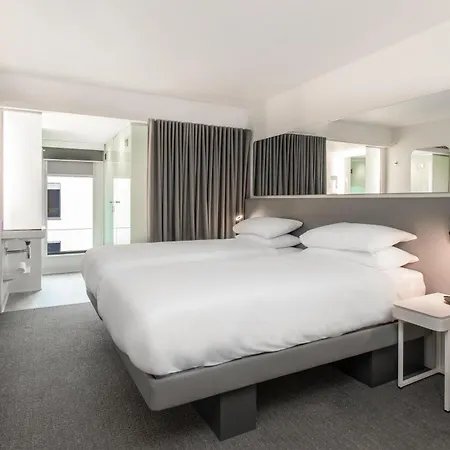 Yotel 4*