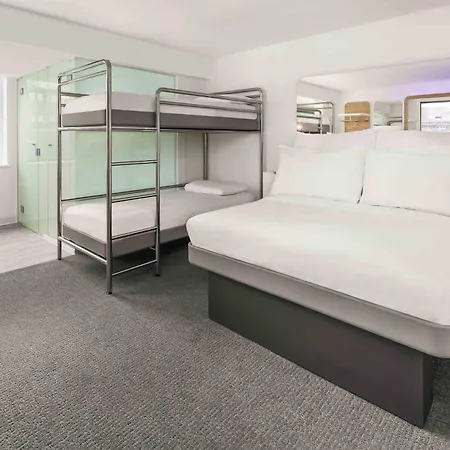Yotel Otel 4*