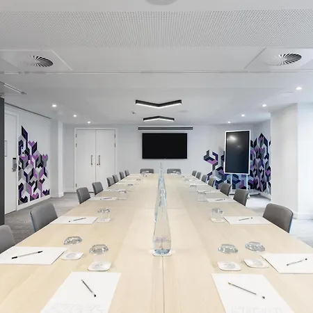Otel Yotel