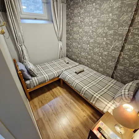 Hostal Edinburgh Backpackers Hostel - Over 18S Only *