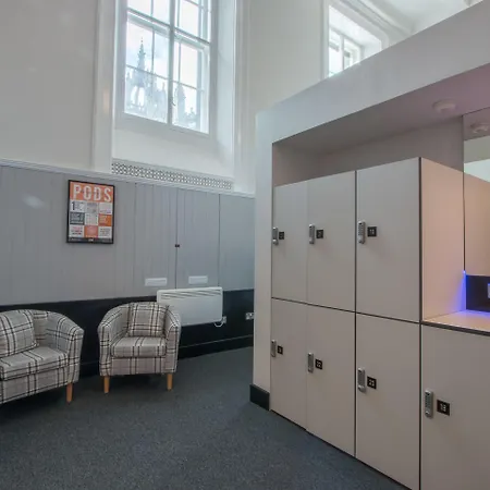 Code - The Court, Hostal Edimburgo