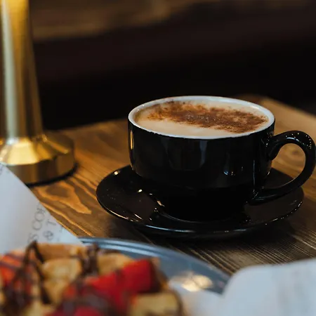 Code - The Court, Hostal Edimburgo