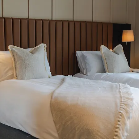 Hostal Code - The Court,