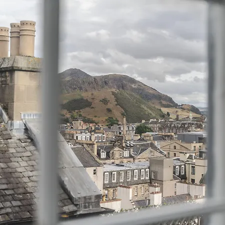 Code - The Court, Hostal Edimburgo