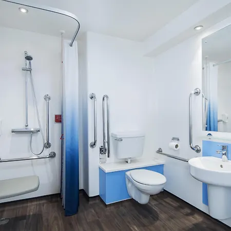 Travelodge Queen Street Hotel 3*
