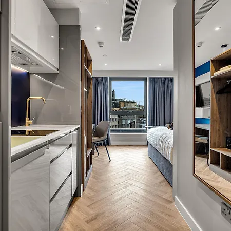 Roomzzz Edinburgh