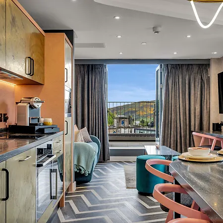 Roomzzz Aparthotel Edinburgh