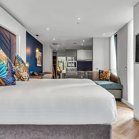 Roomzzz Edinburgh