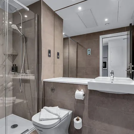 Aparthotel Roomzzz 4*