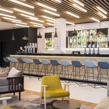 Courtyard By Marriott West Hotel 4*