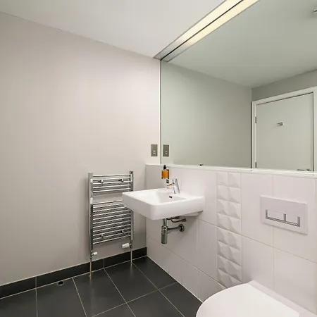 Destiny Scotland -the Malt House Apartment Edinburgh