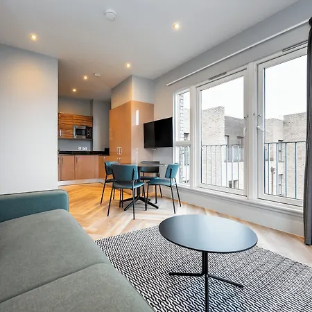 Hotel Staycity West End 4*