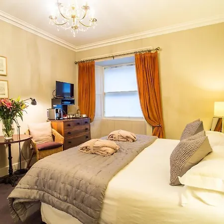 Six Brunton Place 5*