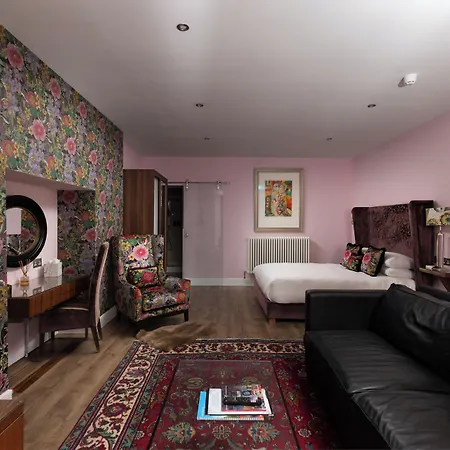 24 Royal Terrace Hotel