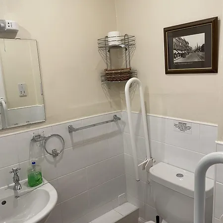 Grosvenor Gardens Hotel 4*