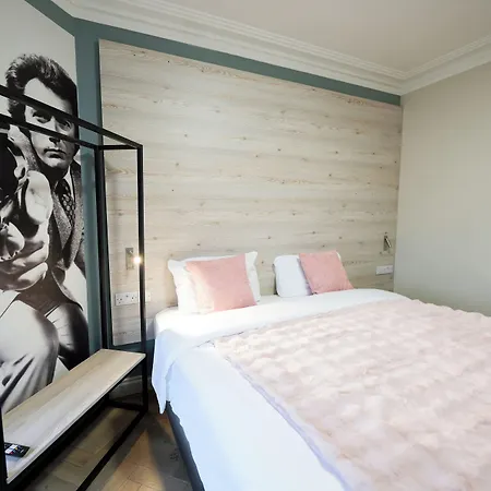 Revolver Hostel Edinburgh