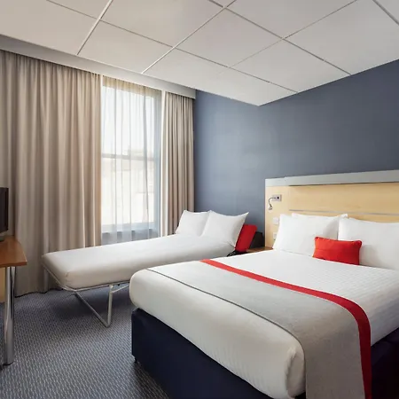 Express Centre By Ihg Hotel 3*
