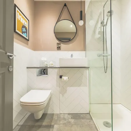Apartahotel Holyrood 4*