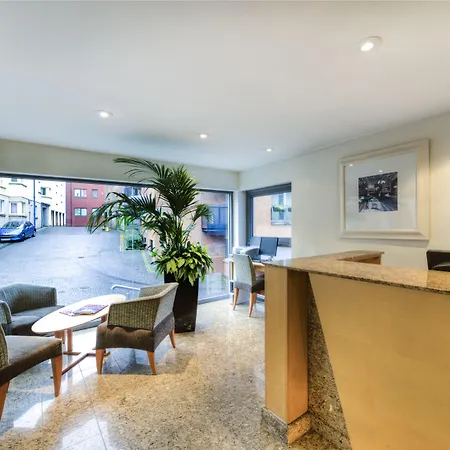 Apartahotel Holyrood 4*