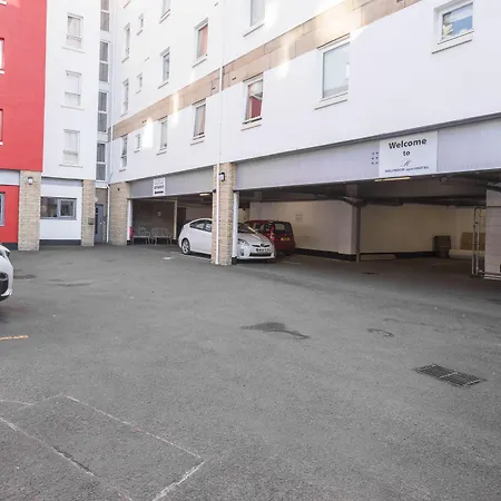 Holyrood Apartahotel 4*