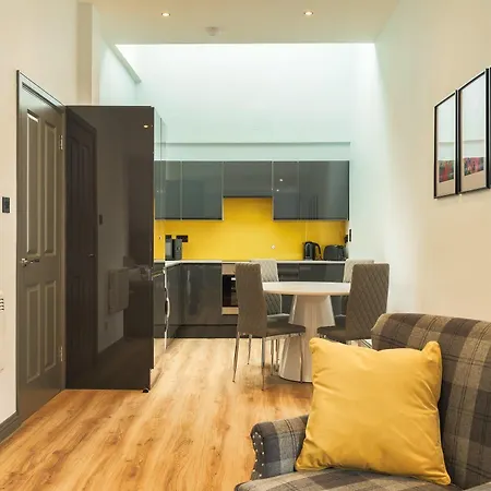 Apartahotel Holyrood 4*