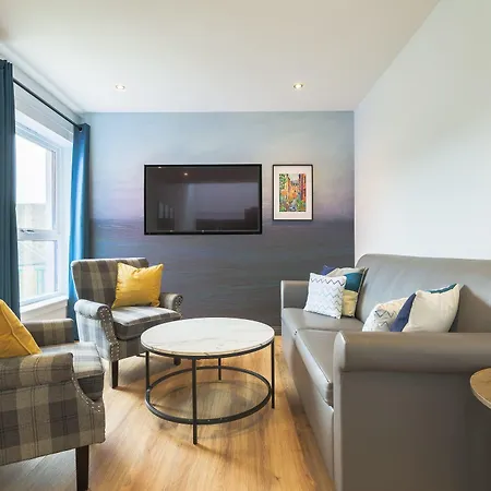 Apartahotel Holyrood 4*