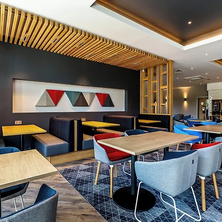 Express West By Ihg Hotel