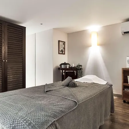 Radisson Blu Hotel, Centre 4*