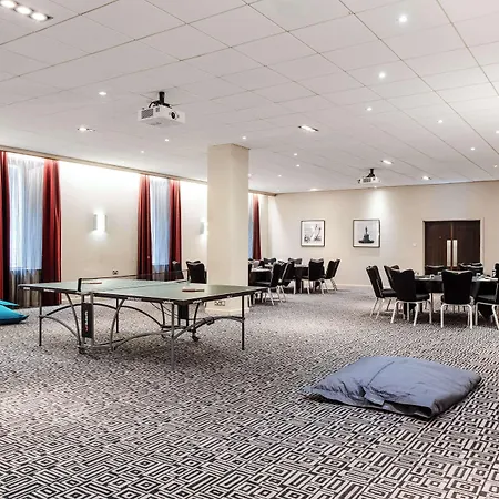 Radisson Blu Hotel, Centre 4*