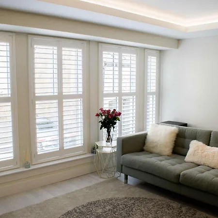 Bright 1 Bedroom Centre With Historic Twist *
