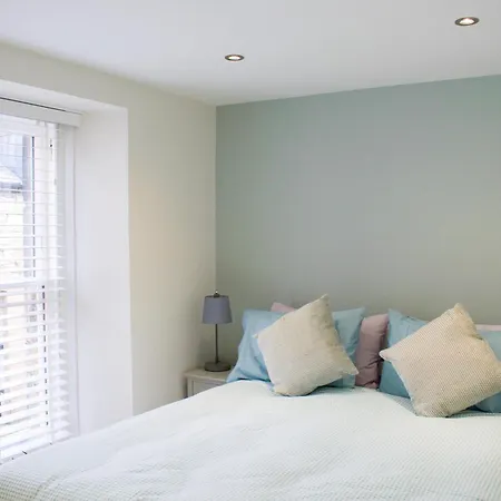 Bright 1 Bedroom Centre With Historic Twist Edimburgo