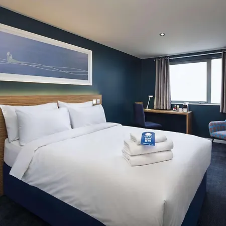 Travelodge Queen Street