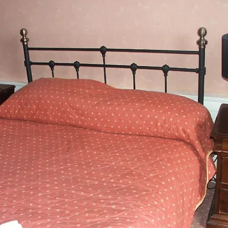 Eyre Hotel 3*